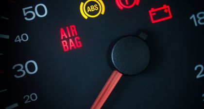 Problemy z ABS – jak je szybko rozpoznać i bezpiecznie reagować?